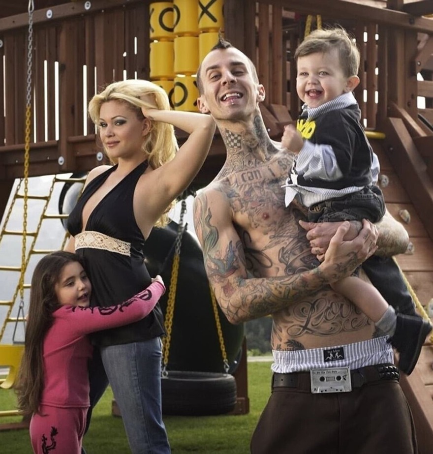 Η Κιμ Καρντάσιαν ήθελε να κάνει σεξ με τον Τράβις Μπάρκερ, ισχυρίζεται η πρώην του - «Δεν μου αρέσουν οι λευκοί» απαντά εκείνη