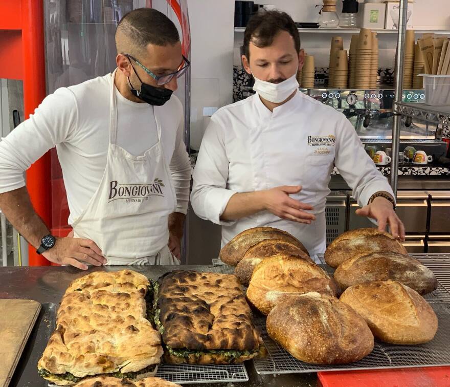 14 στάσεις στην Αθήνα για φρέσκο ψωμί, λαχταριστά τσουρέκια και αφράτα κρουασάν 
