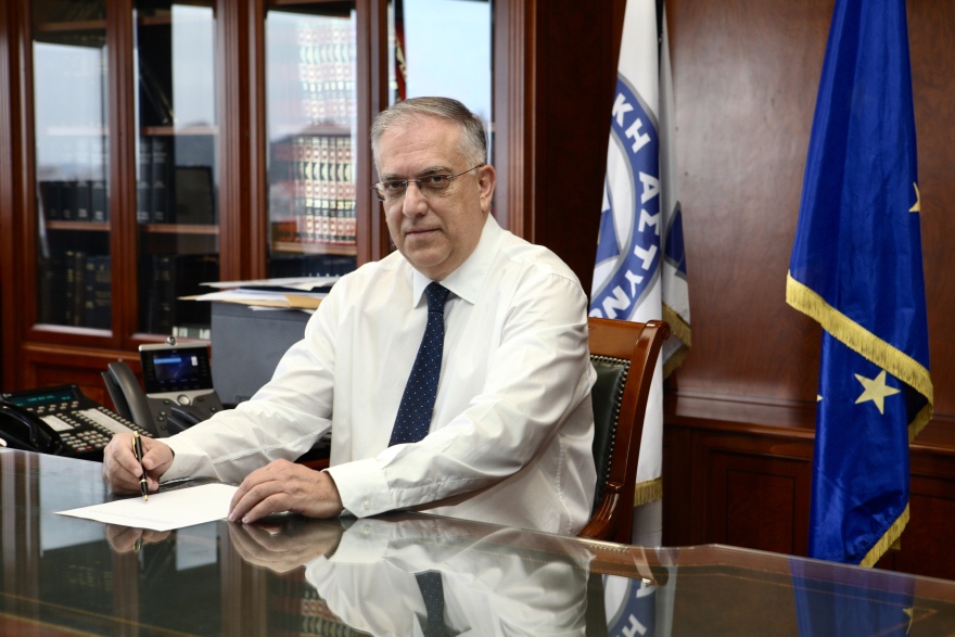 Τάκης Θεοδωρικάκος: «Αν δεν είχαμε τον φράχτη, θα έμπαιναν 270.000 παράνομοι μετανάστες»