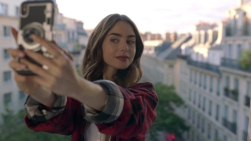 Ποια είναι η «Η Έμιλι στο Παρίσι» που βλέπει ο Κυριάκος Μητσοτάκης 