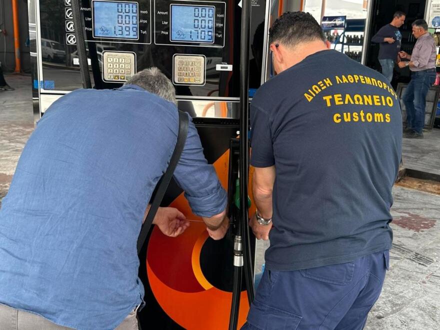 Appodixi: Η ΑΑΔΕ έβαλε λουκέτο σε βενζινάδικο στο Κερατσίνι - Δείτε φωτογραφίες 