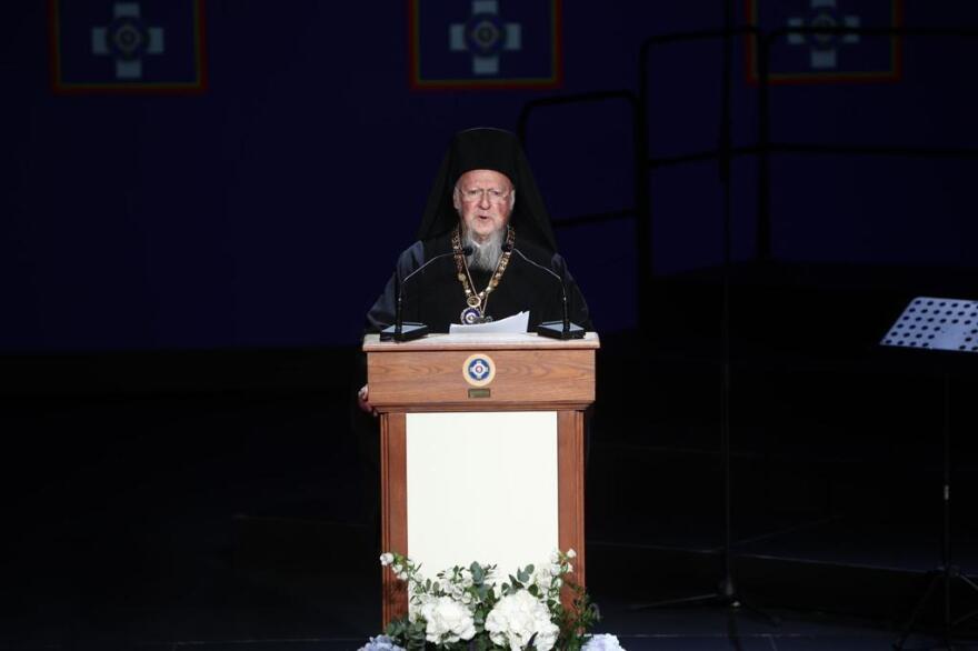 Οικουμενικός Πατριάρχης Βαρθολομαίος: «Ευκλεής Αθηναίος», έλαβε την ύψιστη τιμητική διάκριση από τον Μπακογιάννη (φωτογραφίες)