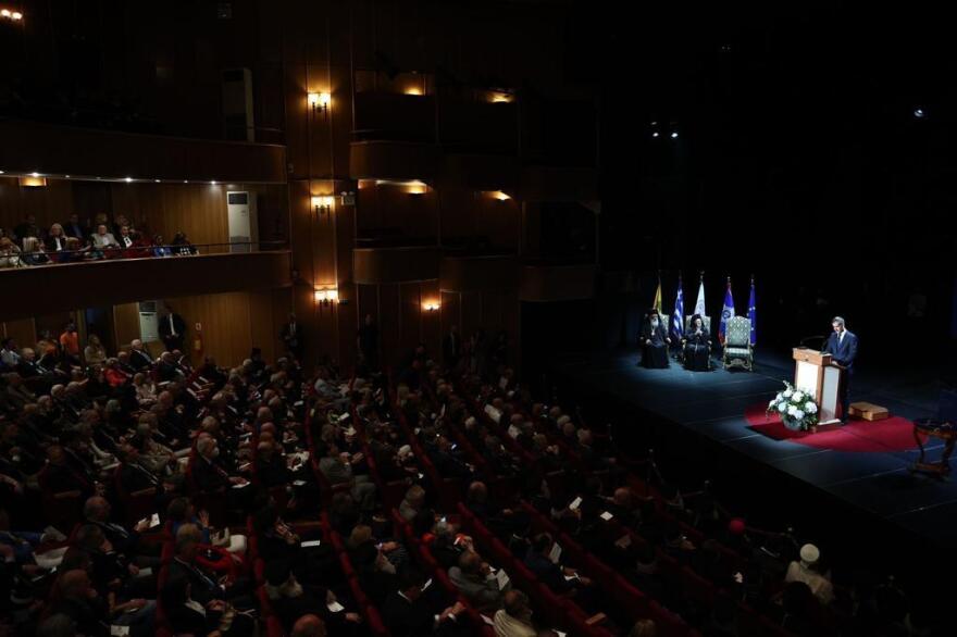 Οικουμενικός Πατριάρχης Βαρθολομαίος: «Ευκλεής Αθηναίος», έλαβε την ύψιστη τιμητική διάκριση από τον Μπακογιάννη (φωτογραφίες)