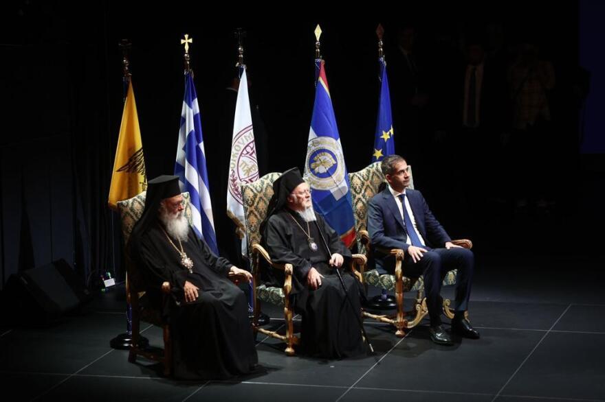 Οικουμενικός Πατριάρχης Βαρθολομαίος: «Ευκλεής Αθηναίος», έλαβε την ύψιστη τιμητική διάκριση από τον Μπακογιάννη (φωτογραφίες)