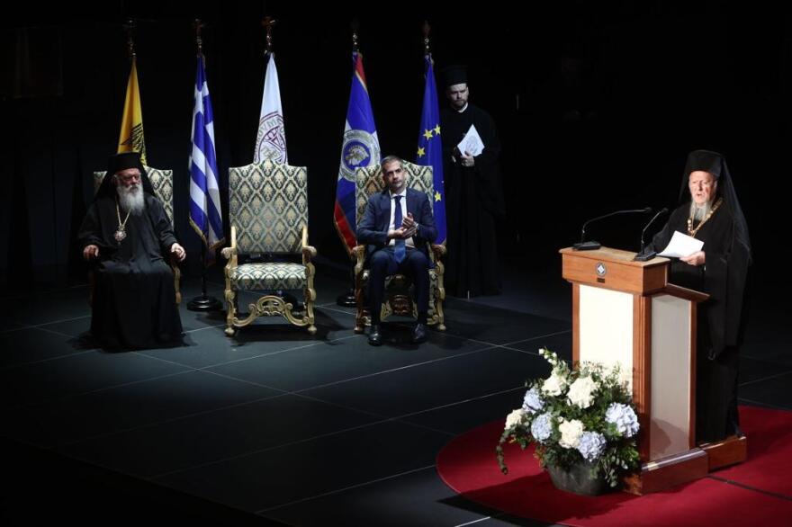 Οικουμενικός Πατριάρχης Βαρθολομαίος: «Ευκλεής Αθηναίος», έλαβε την ύψιστη τιμητική διάκριση από τον Μπακογιάννη (φωτογραφίες)