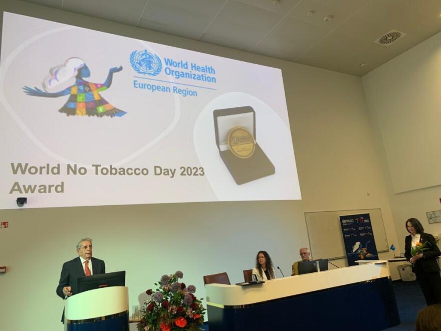 ΠΟΥ: Βράβευσε τον Παναγιώτη Μπεχράκη για το αντικαπνιστικό του έργο