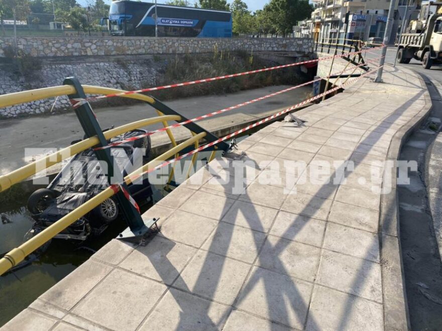 Βόλος: Σοκαριστικό τροχαίο με αυτοκίνητο να πέφτει σε ποτάμι - Δείτε φωτογραφίες