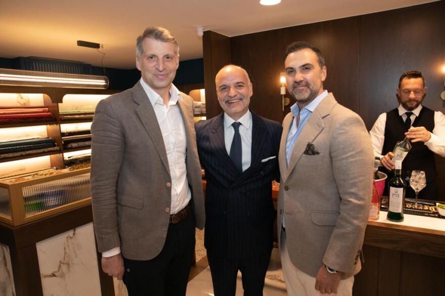 Γιώργος Παπαδόγαμβρος: Γιόρτασε τα 25 χρόνια δημιουργίας στο χειροποίητο ανδρικό κοστούμι