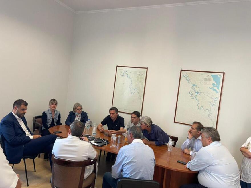 Ναυάγιο στην Πύλο: Κλιμάκιο της ΝΔ επισκέφθηκε τους διασωθέντες στο νοσοκομείο