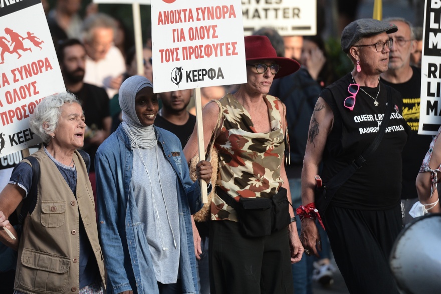 Ναυάγιο στην Πύλο: Μολότοφ και επεισόδια από «δικαιωματιστές» στο κέντρο της Αθήνας - Βίντεο και φωτογραφίες