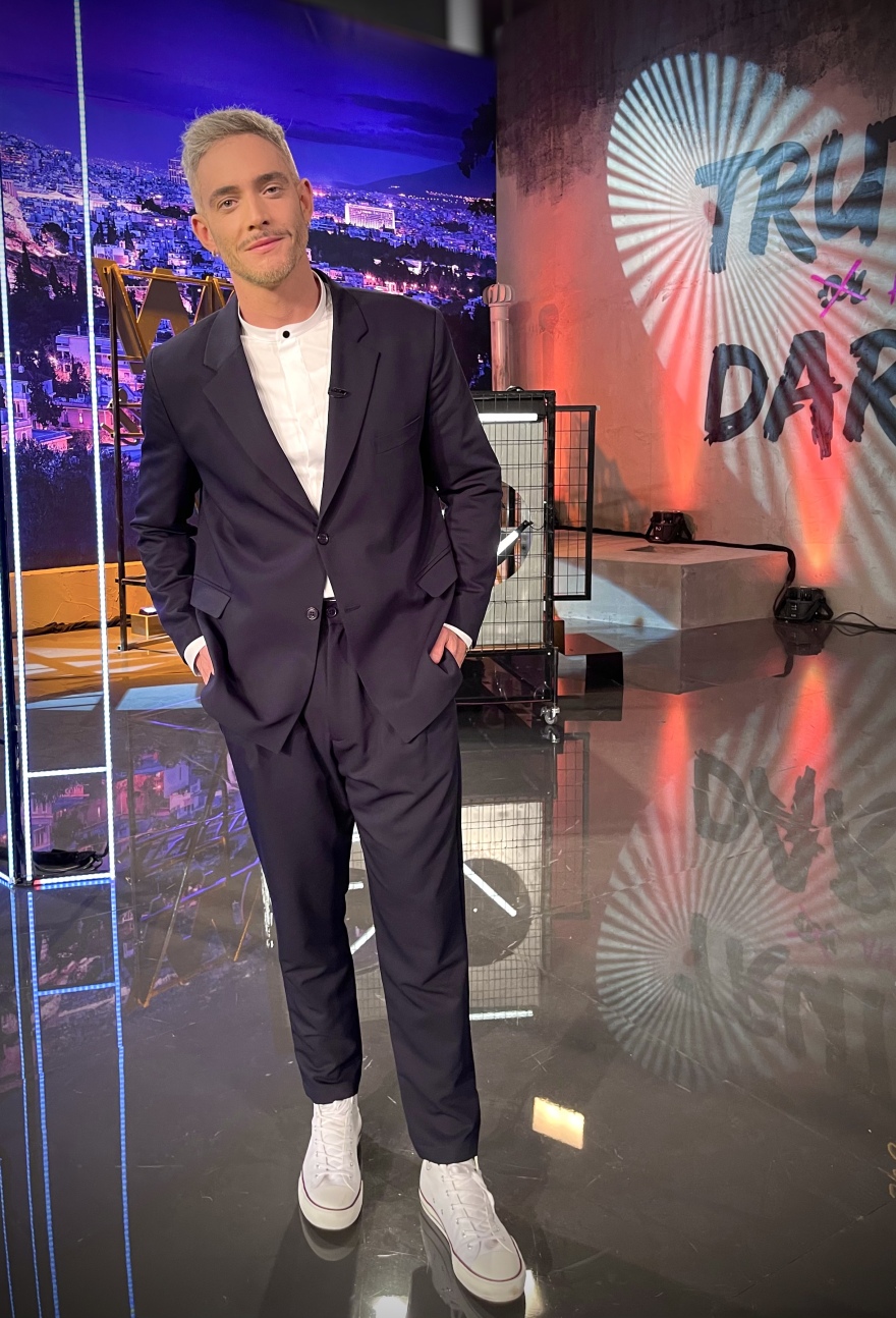 Night Out: Ο Αντρέας Γεωργίου αφήνει για λίγο την καρέκλα του σκηνοθέτη και έρχεται στην ταράτσα της εκπομπής