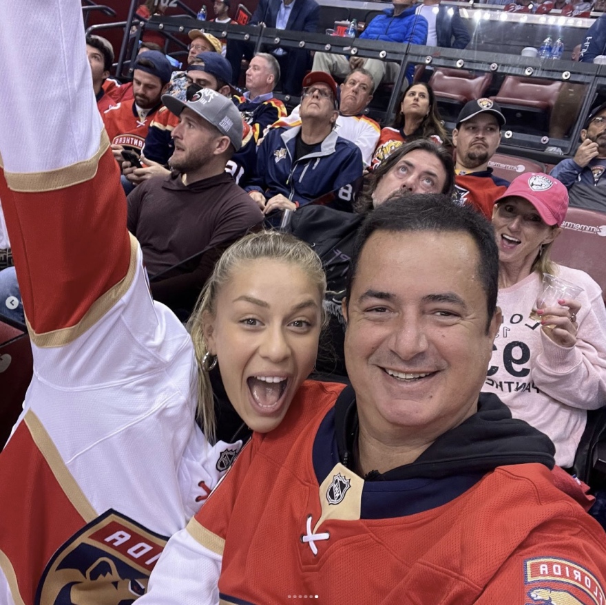 Ατζούν Ιλιτζαλί: Επίσκεψη στη Μύκονο και γενέθλια για την καλλονή σύντροφο του Mr. Survivor