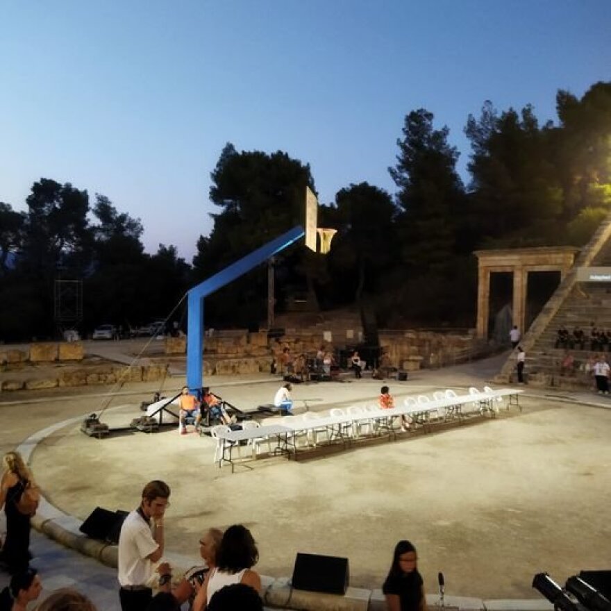 Λένα Κιτσοπούλου: «Εμφύλιος» στο Twitter για τους «Σφήκες» στην Επίδαυρο