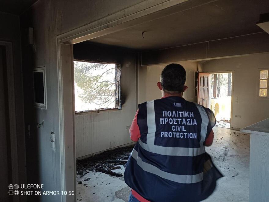 Φωτιές - Δήμος Σαρωνικού: Ξεκίνησαν οι αυτοψίες στα καμένα της Σαρωνίδας - Δείτε φωτογραφίες