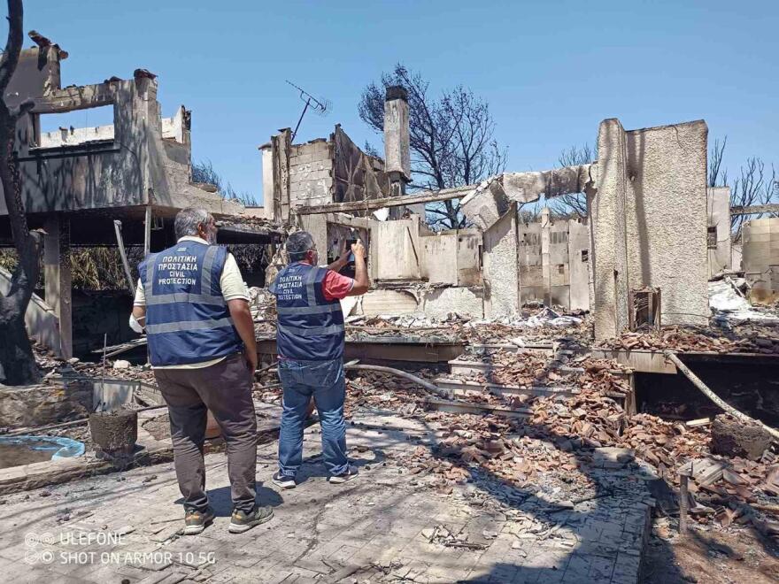 Φωτιές - Δήμος Σαρωνικού: Ξεκίνησαν οι αυτοψίες στα καμένα της Σαρωνίδας - Δείτε φωτογραφίες