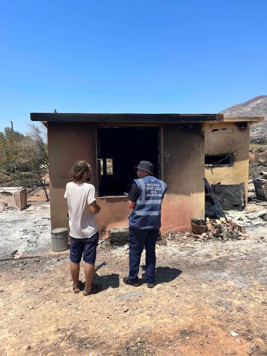 Φωτιές - Δήμος Σαρωνικού: Ξεκίνησαν οι αυτοψίες στα καμένα της Σαρωνίδας - Δείτε φωτογραφίες