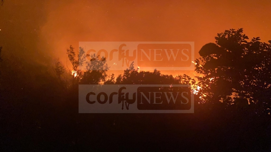 Φωτιά σε Κέρκυρα, Κάρυστο, Ρόδο: Συνεχίζεται η μάχη - Εκκενώθηκαν οικισμοί