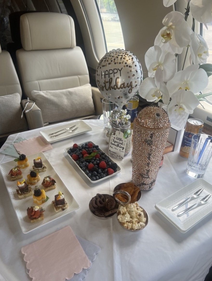 Τζένιφερ Λόπεζ: Νέες φωτογραφίες από το πάρτι για τα 54α γενέθλιά της