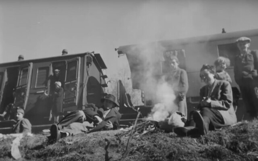 Στο φως ιστορικά πλάνα από τη διάσωση χιλιάδων Εβραίων κρατουμένων από τρένο των Ναζί