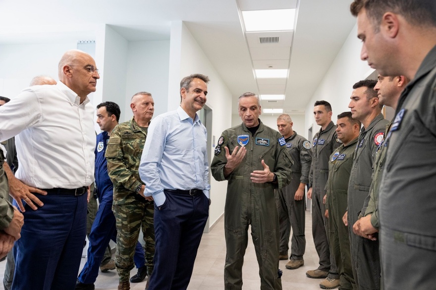 Μητσοτάκης: Επισκέφτηκε την 120 Πτέρυγα Εκπαίδευσης Αέρος στην Καλαμάτα