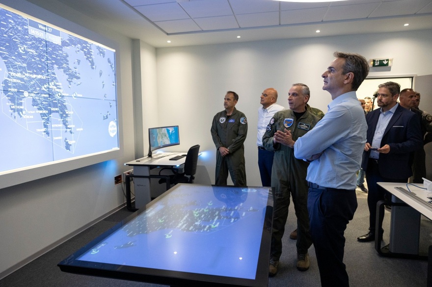 Μητσοτάκης: Επισκέφτηκε την 120 Πτέρυγα Εκπαίδευσης Αέρος στην Καλαμάτα