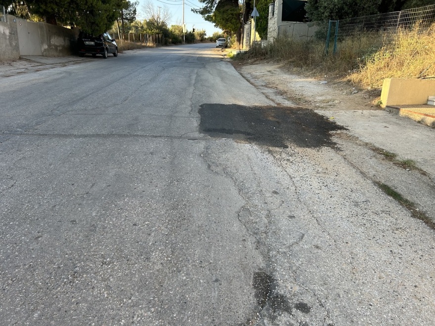 Ραφήνα: Με «μπαλώματα» και φέτος ο δρόμος για το Κόκκινο Λιμανάκι