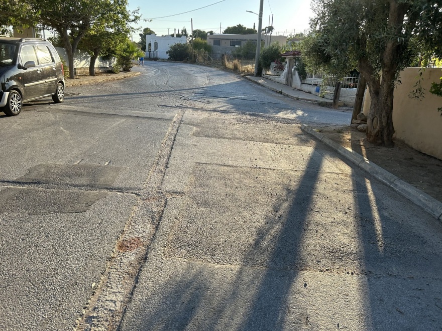 Ραφήνα: Με «μπαλώματα» και φέτος ο δρόμος για το Κόκκινο Λιμανάκι