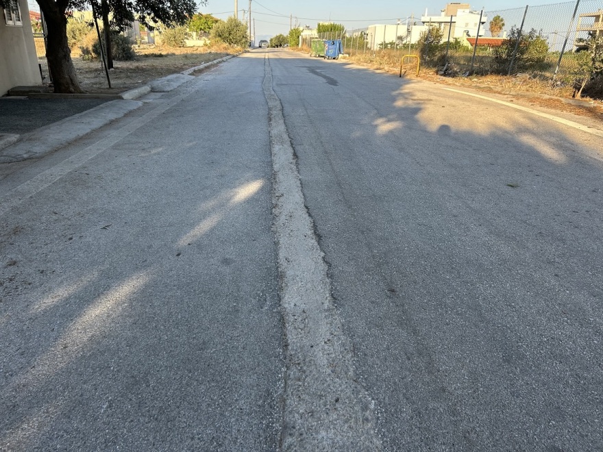 Ραφήνα: Με «μπαλώματα» και φέτος ο δρόμος για το Κόκκινο Λιμανάκι