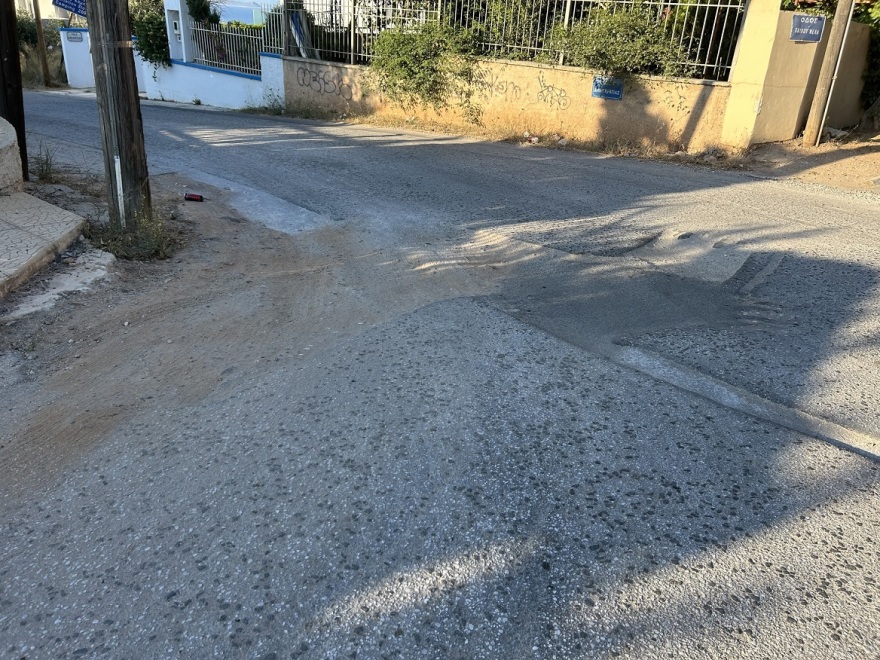 Ραφήνα: Με «μπαλώματα» και φέτος ο δρόμος για το Κόκκινο Λιμανάκι