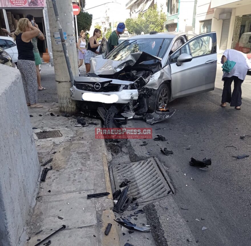 Νίκαια: Τρομακτικό τροχαίο ατύχημα - Δείτε φωτογραφίες