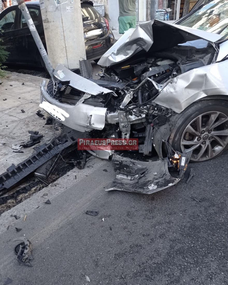 Νίκαια: Τρομακτικό τροχαίο ατύχημα - Δείτε φωτογραφίες