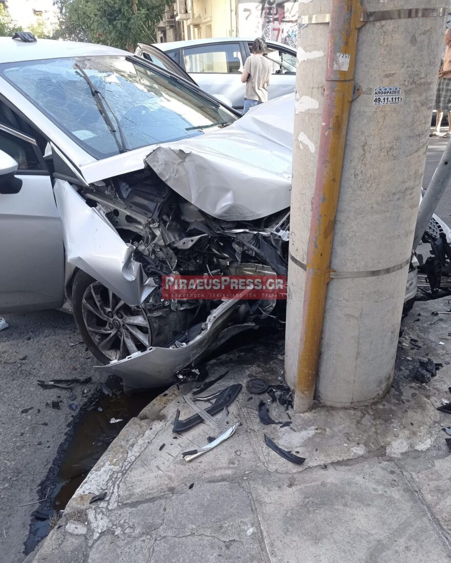 Νίκαια: Τρομακτικό τροχαίο ατύχημα - Δείτε φωτογραφίες