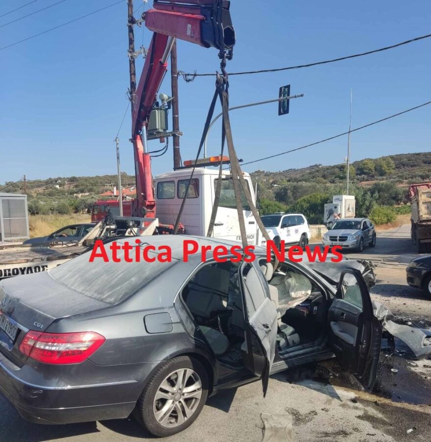 Λεωφόρος Λαυρίου: Τρομακτικό τροχαίο με έξι τραυματίες