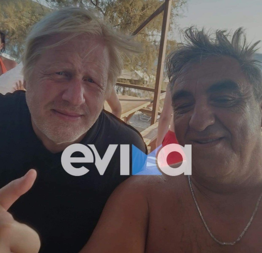 Μπόρις Τζόνσον: Πήγε για μπάνιο σε «μία από τις ωραιότερες παραλίες στην Ελλάδα» - Κάνει tour στα χωριά της Εύβοιας