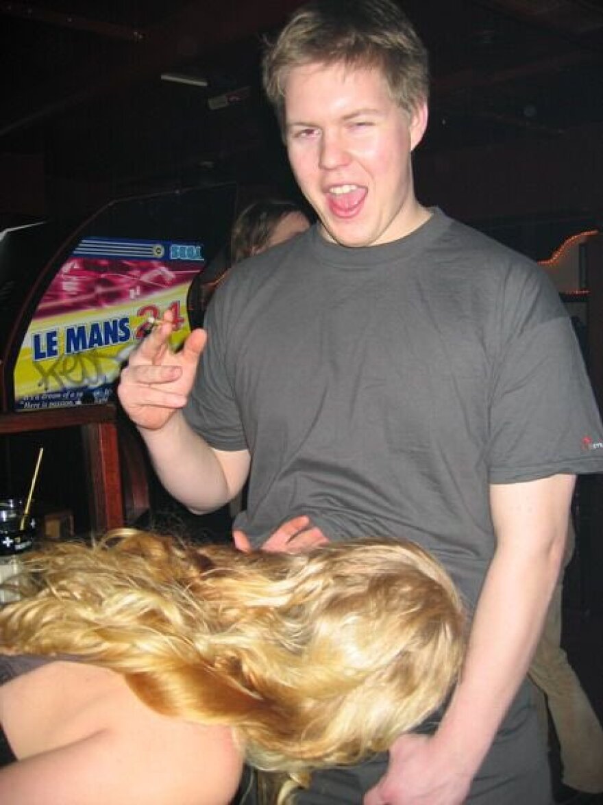 Φινλανδία: Στα χνάρια της Σάνα Μαρίν και ο διάδοχός της στους Σοσιαλιστές - Οι φωτογραφίες που τον «καίνε»