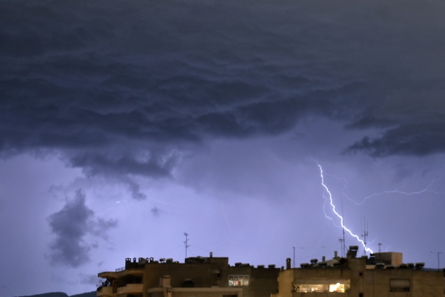 Κακοκαιρία Daniel - Meteo: Διαδοχικά κύματα καταιγίδων στην Αττική - Εντυπωσιακές εικόνες από τους κεραυνούς