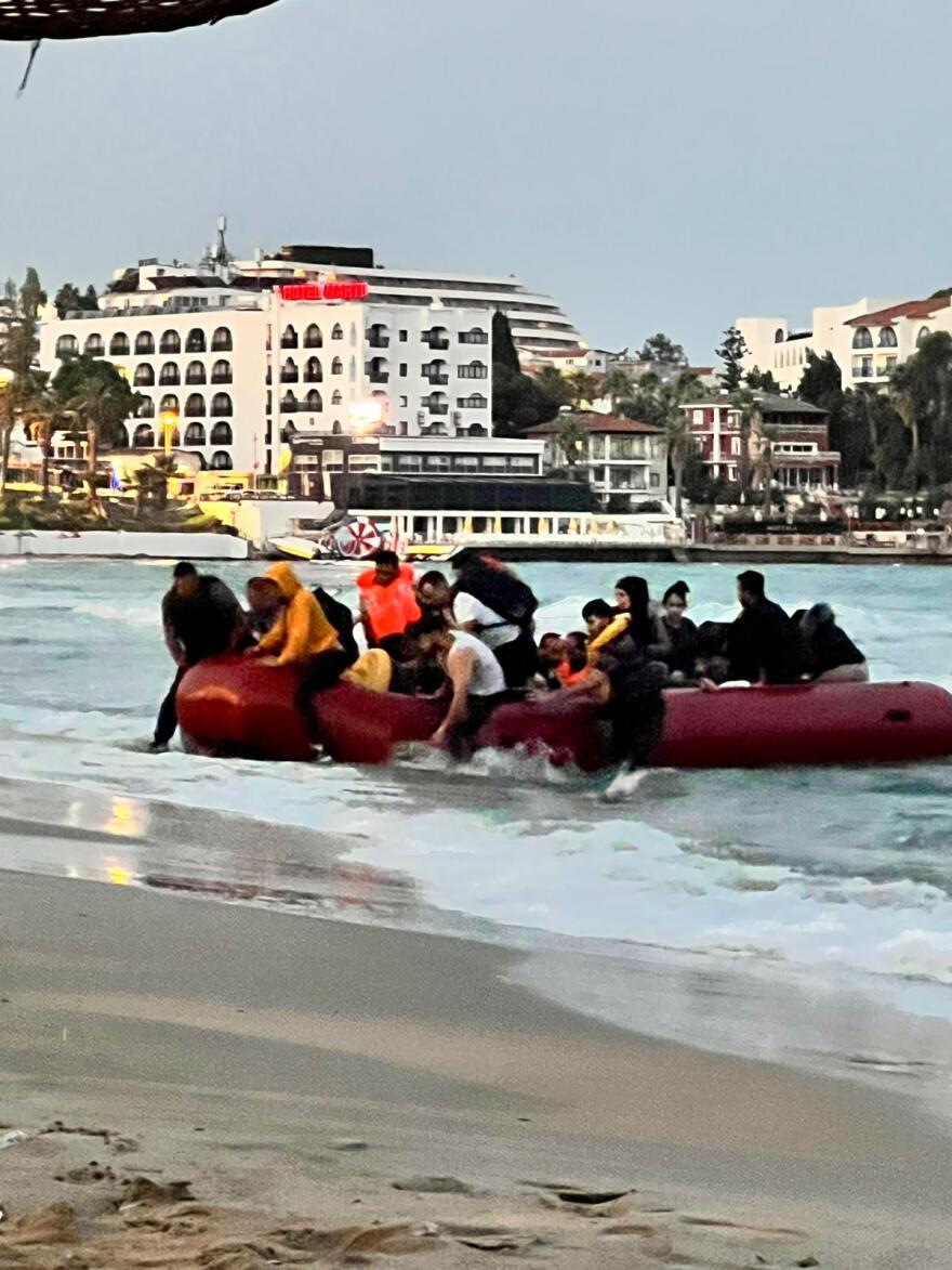 Παράνομοι μετανάστες «έχασαν» τον δρόμο και ξαναβγήκαν στην Τουρκία - Βίντεο