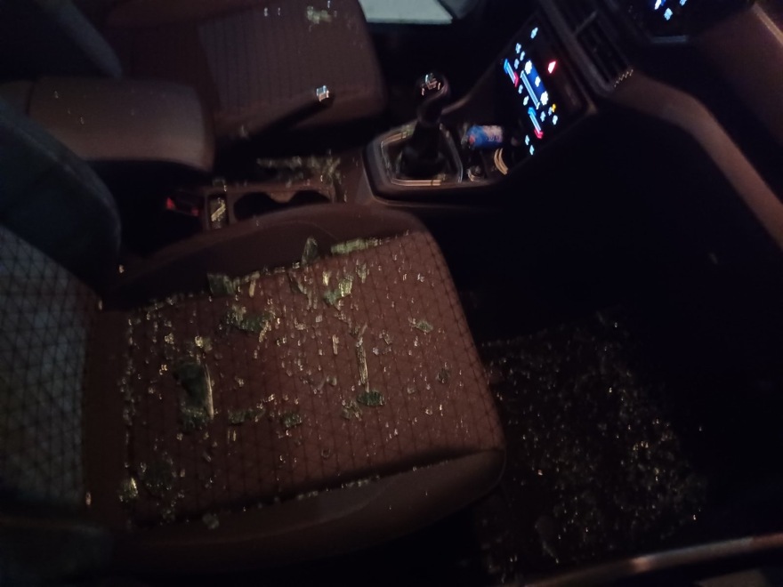 Άγνωστοι έστησαν ενέδρα και έσπασαν τα τζάμια στο αυτοκίνητο του Δημάρχου Λαμίας - Δείτε φωτογραφίες