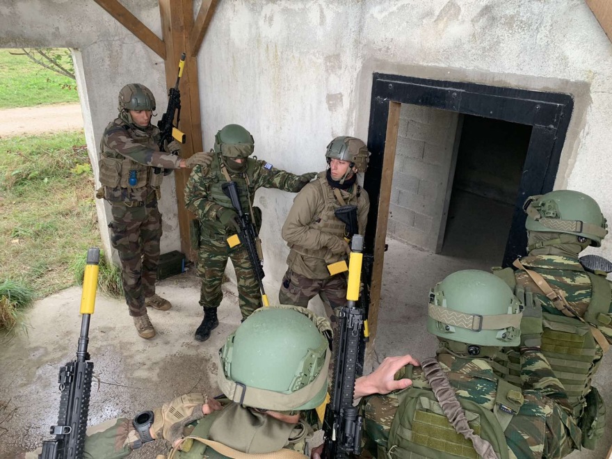 Ενοπλες Δυνάμεις: Εντυπωσιακές εικόνες από την συνεκπαίδευση Ελλάδας - Γαλλίας στην οργάνωση μάχης Πεζικού