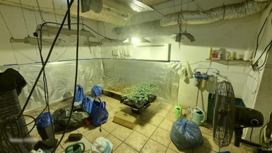 59χρονος και 60χρονος θα διακινούσαν 25 κιλά κάνναβης και 2.980 φιαλίδια αναβολικών