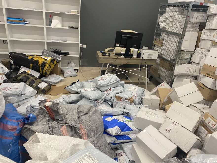 Έλεγχοι του ΣΔΟΕ σε 5 εταιρείες ταχυμεταφορών - Κατασχέθηκαν εκατοντάδες προϊόντα «μαϊμού»