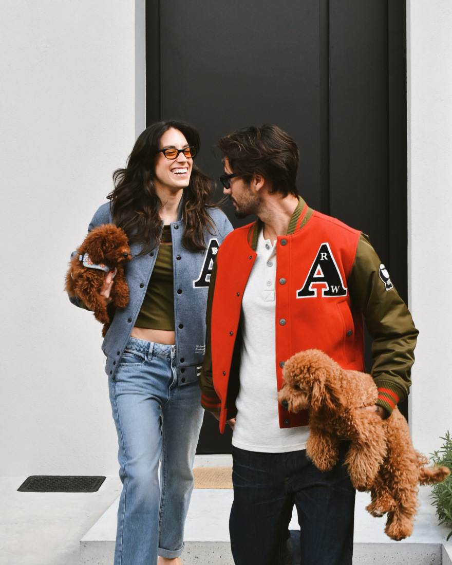 Ο Γιώργος Καράβας και η Ραφαέλα Ψαρρού μας υποδέχονται στο σπίτι τους