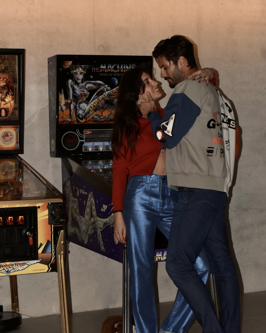 Ο Γιώργος Καράβας και η Ραφαέλα Ψαρρού μας υποδέχονται στο σπίτι τους