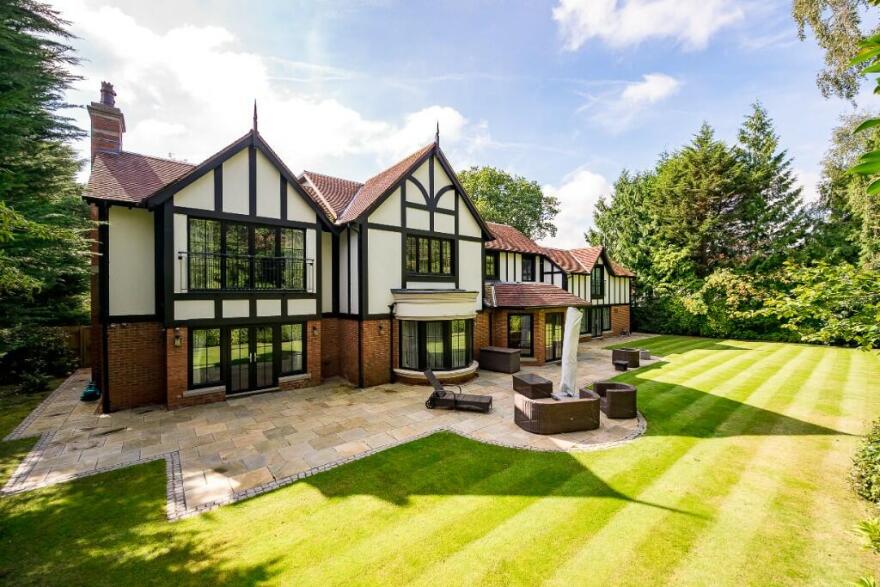 Ο Σερ Άλεξ Φέργκιουσον βγάζει στο σφυρί την απίστευτη έπαυλη του - Δείτε φωτογραφίες