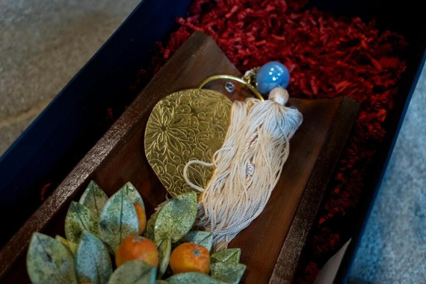 Σακελλαροπούλου: Στο θέατρο για την ονομαστική της γιορτή - Μαζί της 15 κορίτσια από το Χατζηκυριάκειο Ίδρυμα