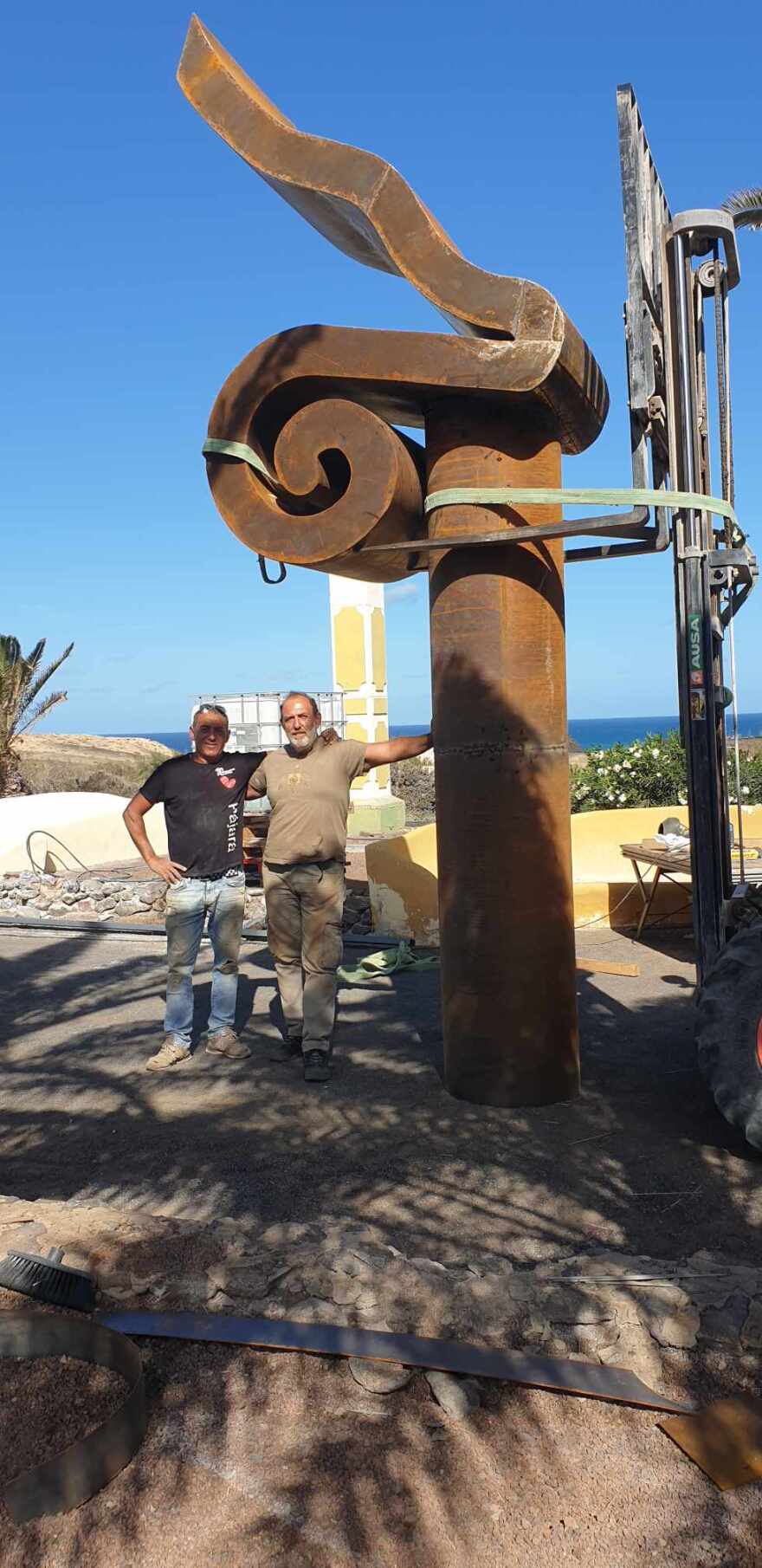 Έλληνας γλύπτης δημιουργεί έργα διαμαρτυρίας για την επιστροφή των γλυπτών του Παρθενώνα