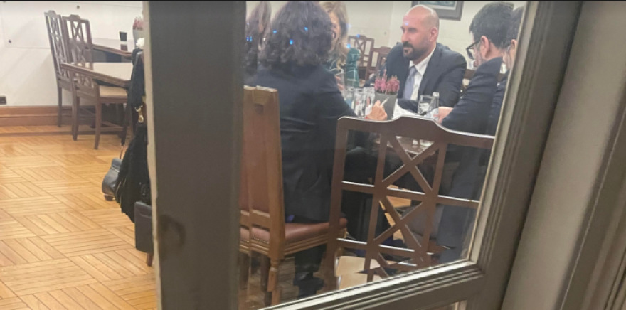 Νέα Αριστερά: Πρώτη σύναξη των 8 από τους 11 βουλευτές στο εστιατόριο της Βουλής μετά την ομιλία Χαρίτση