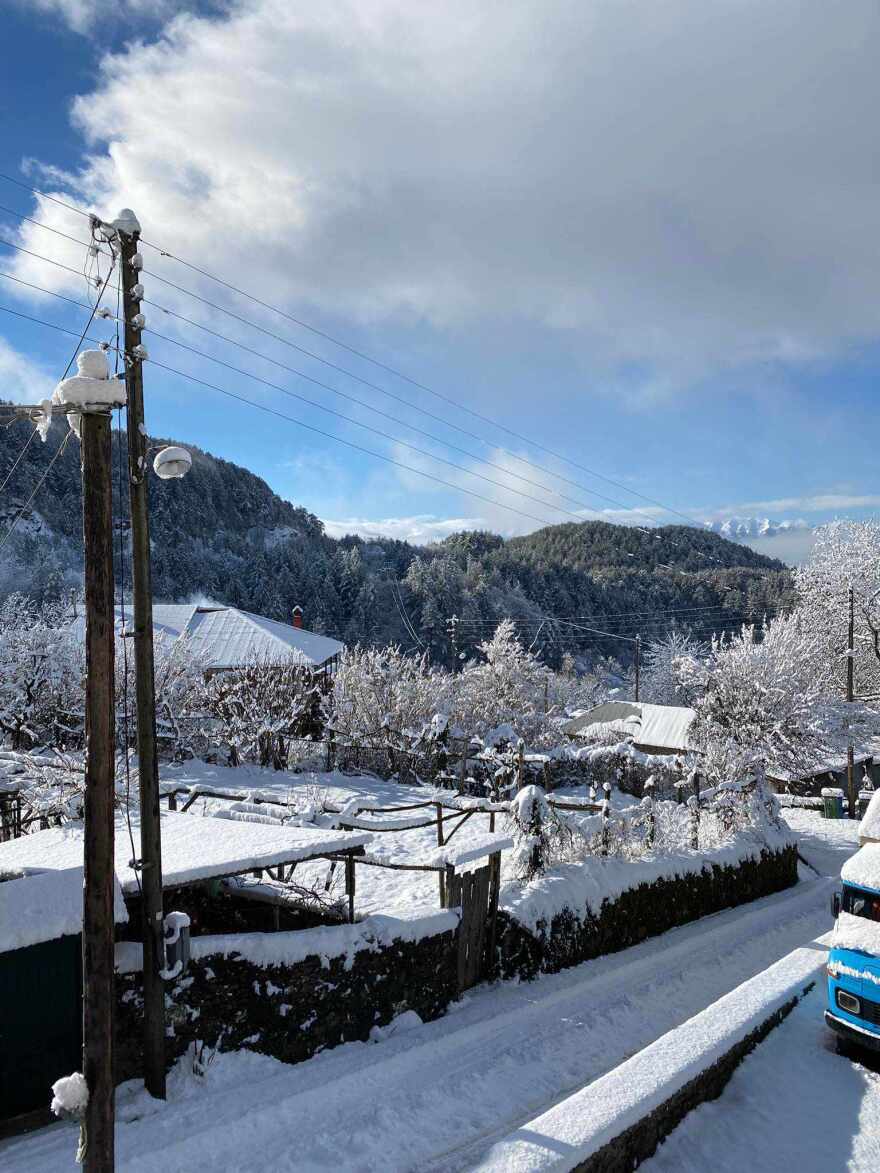 Ανατολικό Ζαγόρι: Η δύσκολη καθημερινότητα ενός 14χρονου μαθητή σε 1.000 μέτρα υψόμετρο - Πώς πηγαίνει στο σχολείο