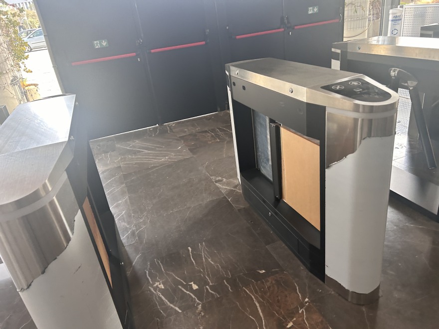 Θεσσαλονίκη: Φθορές στο κτίριο διοίκησης του ΑΠΘ από κουκουλοφόρους - Δείτε φωτογραφίες