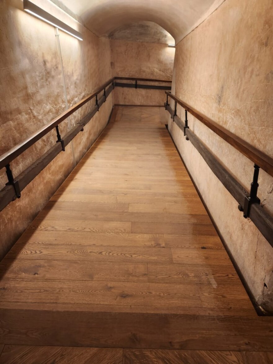 Αγία Σοφία: «Έστρωσαν με παρκέ τα ιστορικά σκαλιά», γράφει η Cumhuriyet